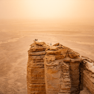 نزهة على الأقدام في الرياض على الأقدام على النقوش الصخرية وغداء المخيم الصحراوي